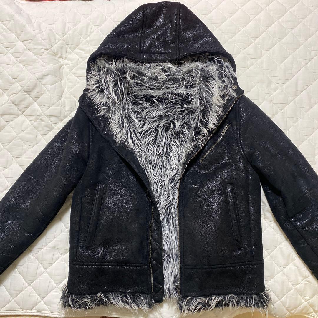 フード付き黒フェイクファージャケット
