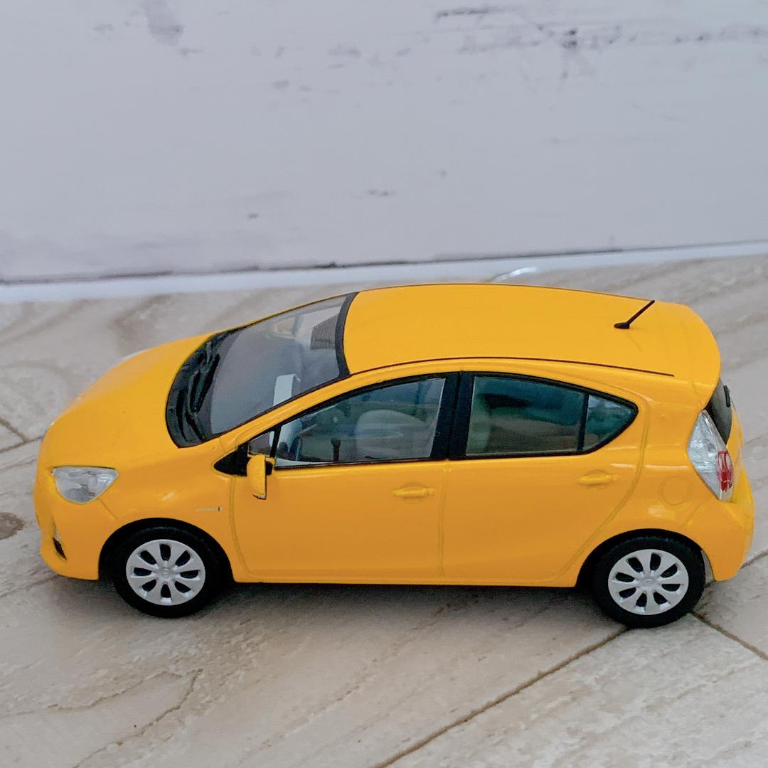 トヨタ アクア 非売品 1/30 AQUA ミニカー イエロー 黄色 入手困難