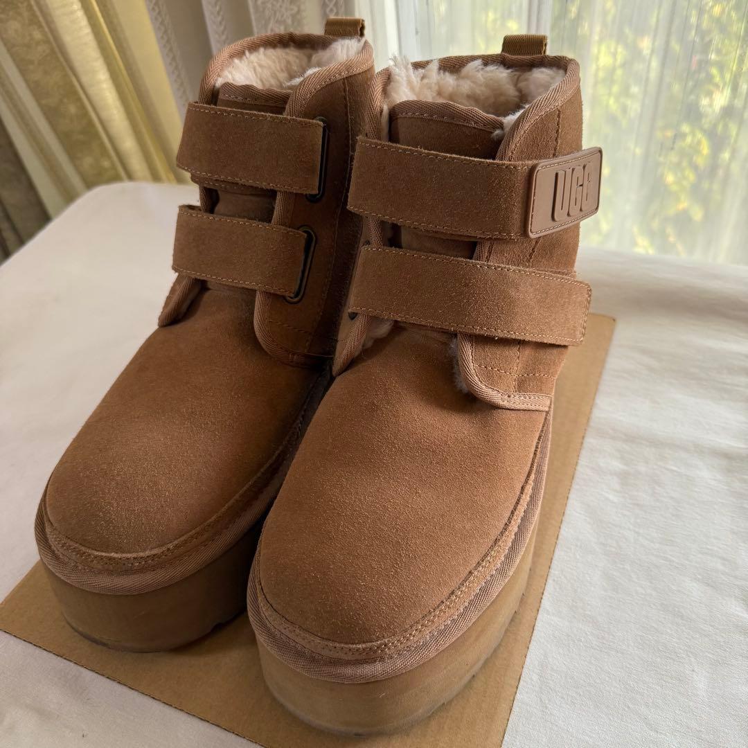 美品 UGG アグ　厚底ブーツ　アグ ニューメル プラットフォーム 8サイズ