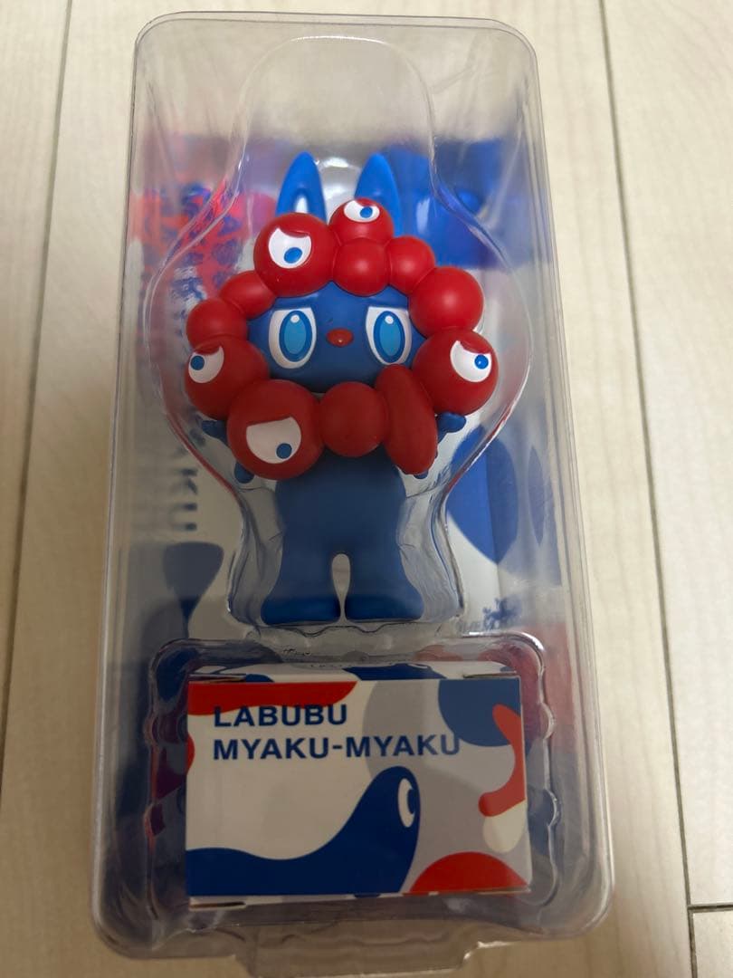 LABUBU MYAKU-MYAKU ストラップ付フィギュア　ラブブ　大阪万博