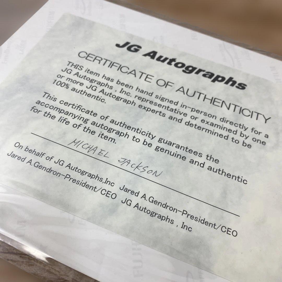 貴重】マイケル•ジャクソン 直筆サイン入り写真 認定書付き - メルカリ