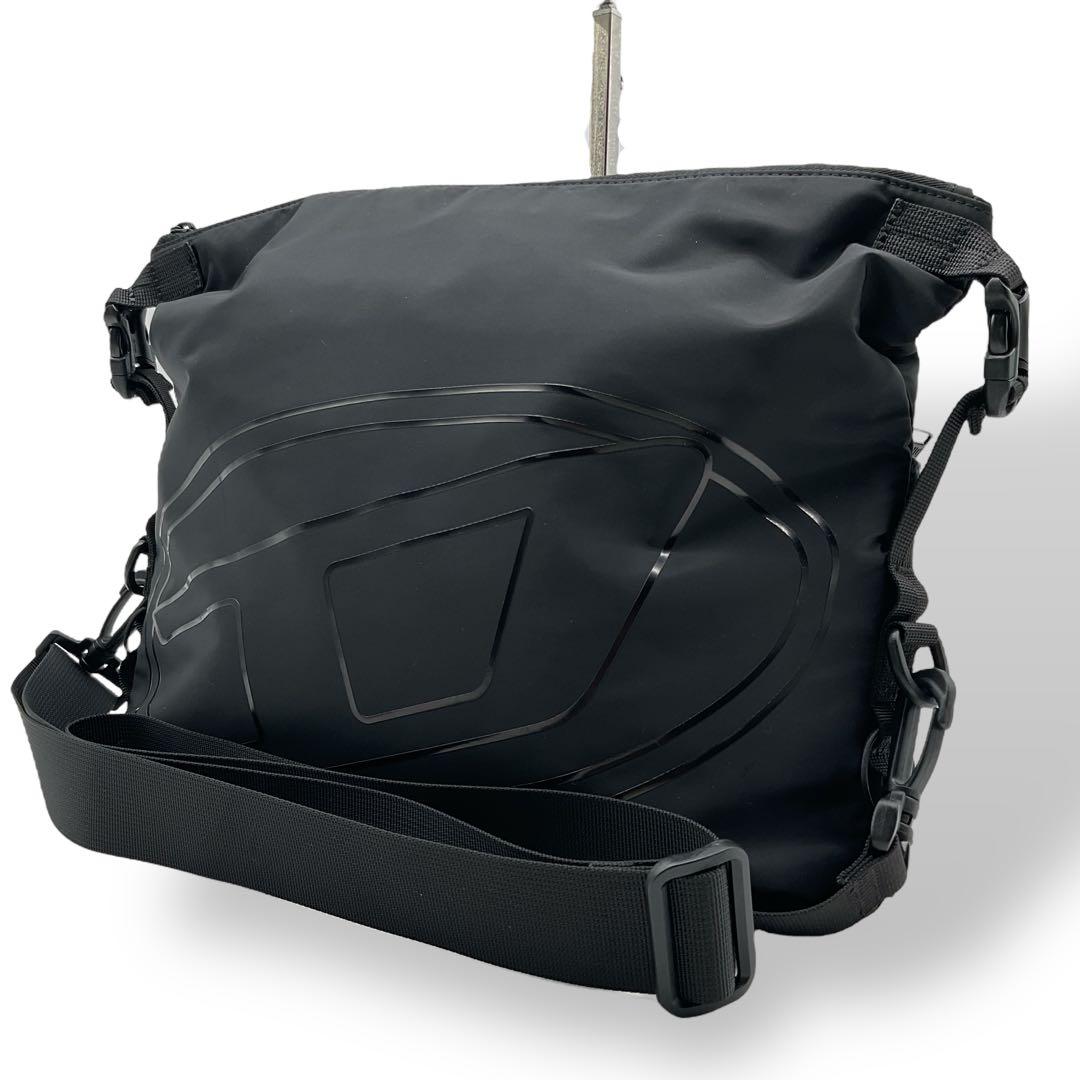 美品 DIESEL ディーゼル メッセンジャーバッグ オーバーオーバルＤロゴ 黒