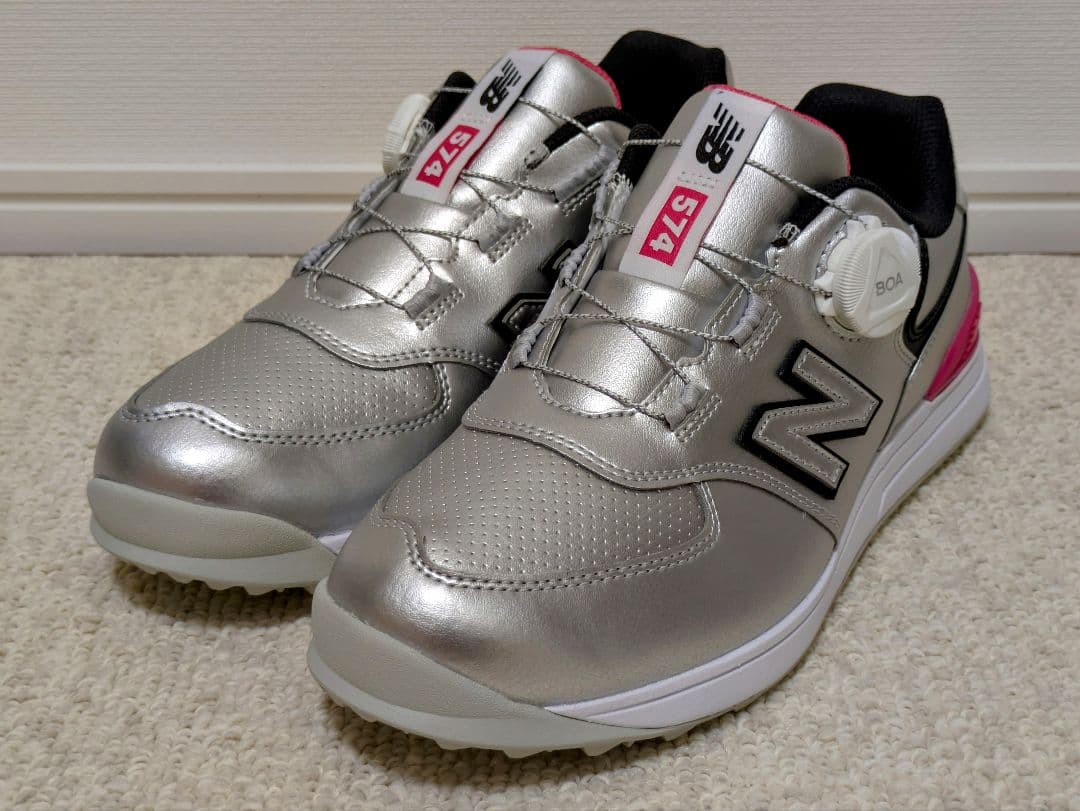 新品未使用 ニューバランス WGBS574B ゴルフシューズ BOA式 シルバー 新品未使用 ニューバランス WGBS574B ゴルフシューズ BOA式 シルバー