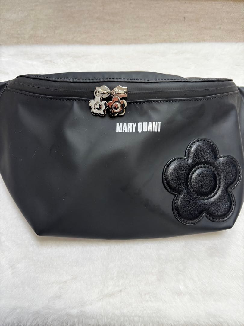 MARY QUANT ブラック ボディバッグ - メルカリ