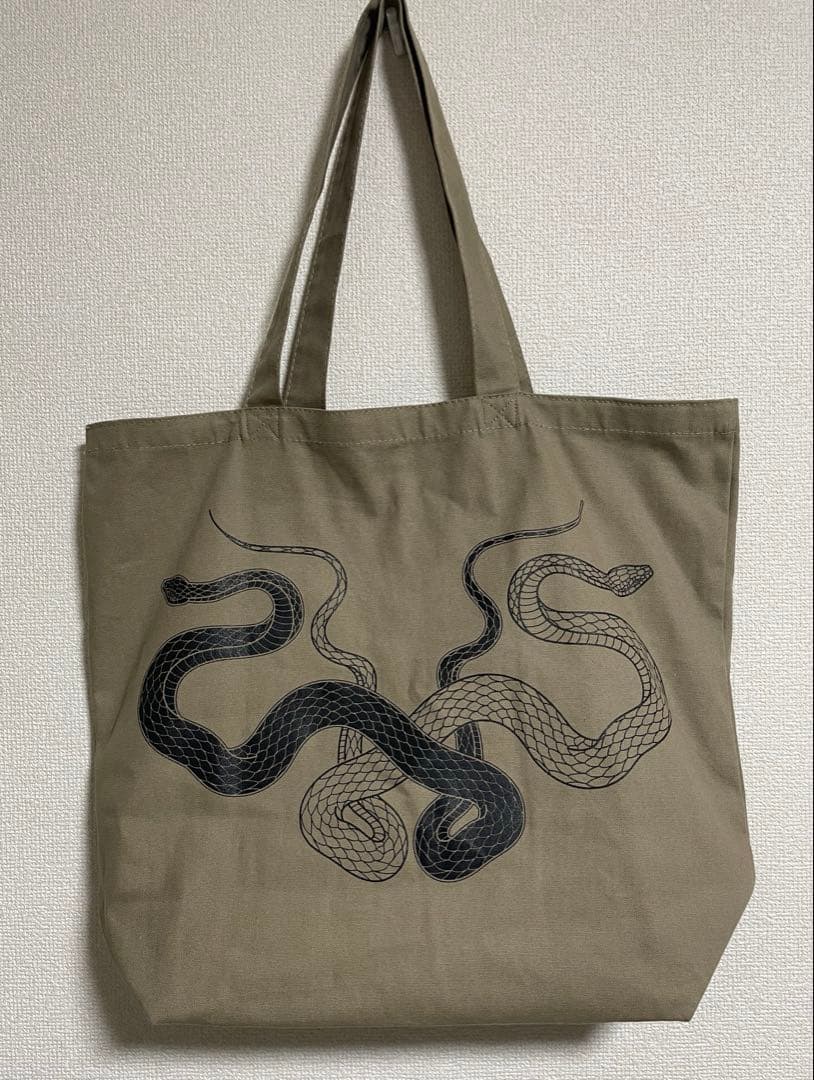 美品 knosis 蛇デザイントートバッグ