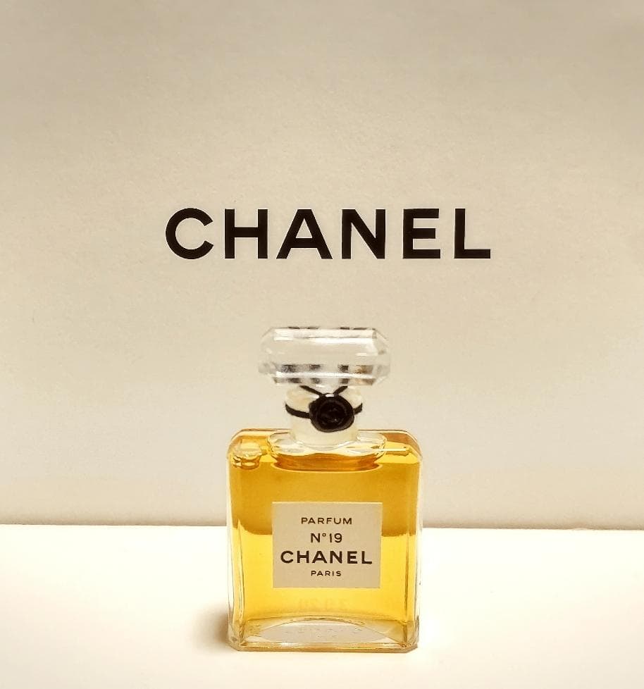 CHANEL N°19 PARFUM