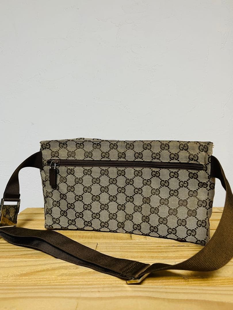 GUCCI ボディーバック　GG柄　（ウエストバック） GUCCI（グッチ） 【超美品】グッチ GG柄 GGキャンバス ボディバッグ