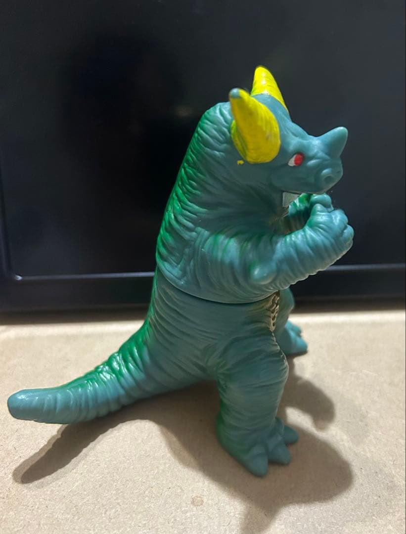 パチ怪獣】 ソフビフィギュア ゴモラ風 - メルカリ