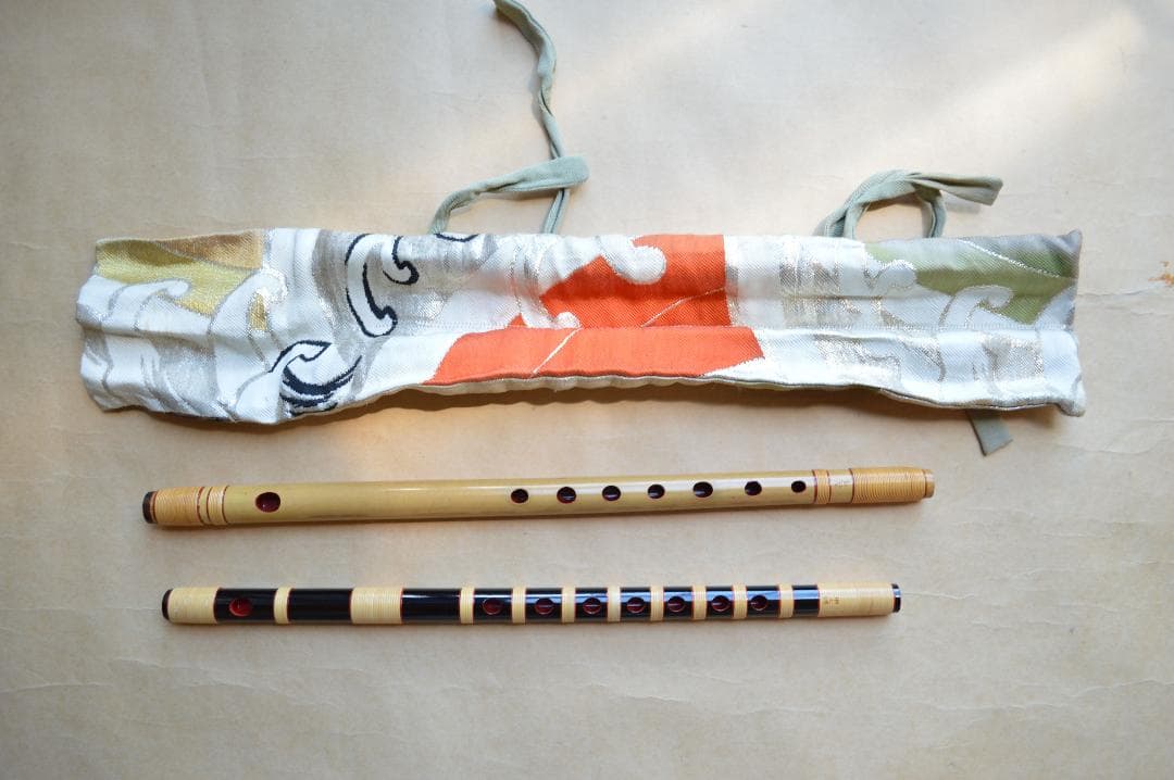 篠笛 獅子田笛 八本調子 㐂月作 紫山作　二本 絹袋