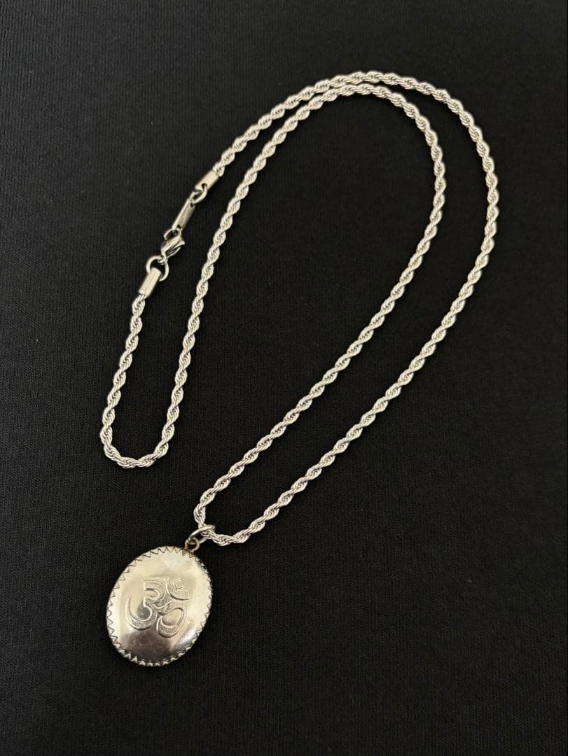 連休価格》藤井風さん オームペンダント シヴァ神〈レッド〉 - メルカリ