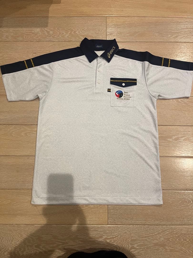 asics（アシックス）の審判用ポロシャツ、スラック