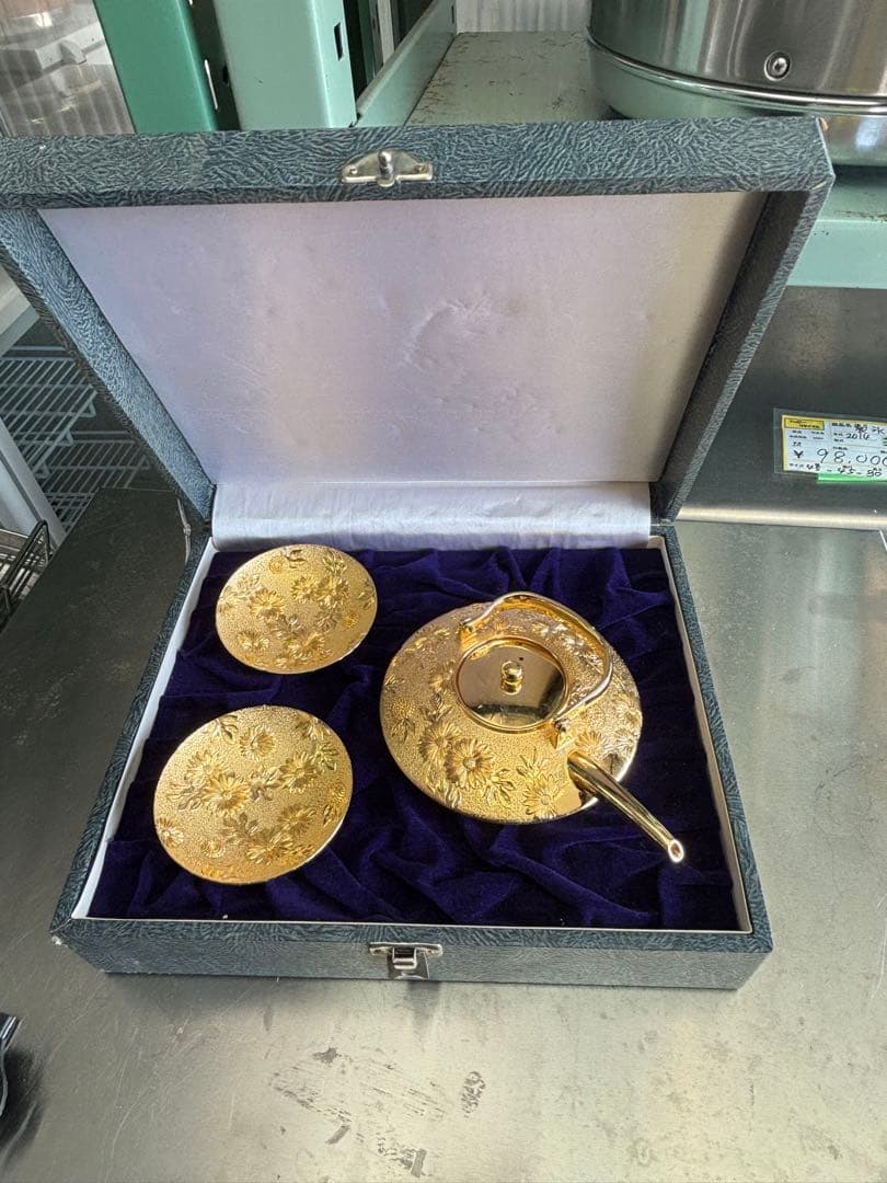 24KGP 金杯セット　日本製　宝来　縁起物　菊柄　急須　金杯　箱付き 51QERY67XdL._AC_UF894,