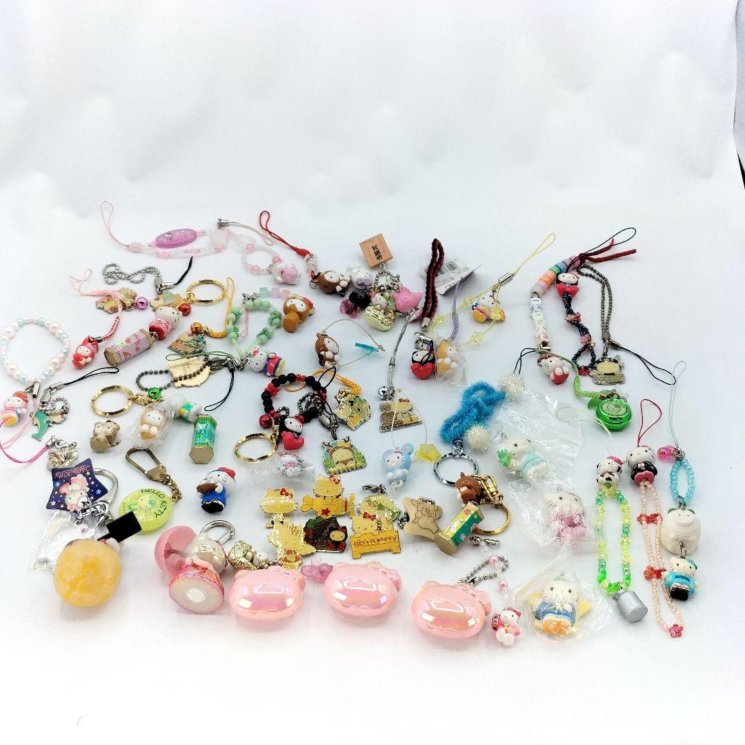 ご当地キティ ストラップ キーホルダー ピンバッジ 等 まとめ売り 大量