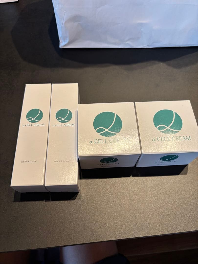 α CELL SERUM & α CELL CREAM セット　各2本