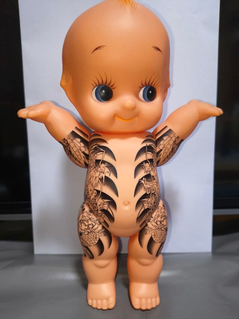 モノクロ刺青キューピー 約28cm