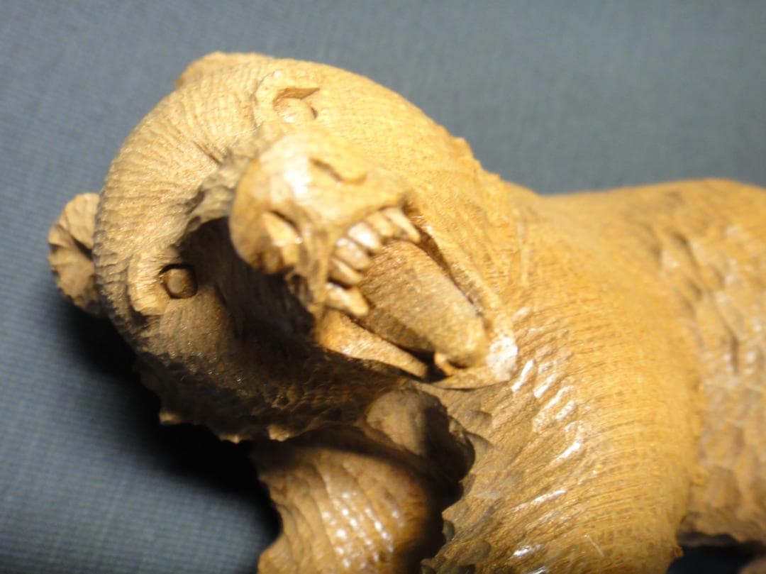 不藤清 作 怒り熊 槐 木彫り アイヌ彫刻 藤戸竹喜 に師事 - メルカリ