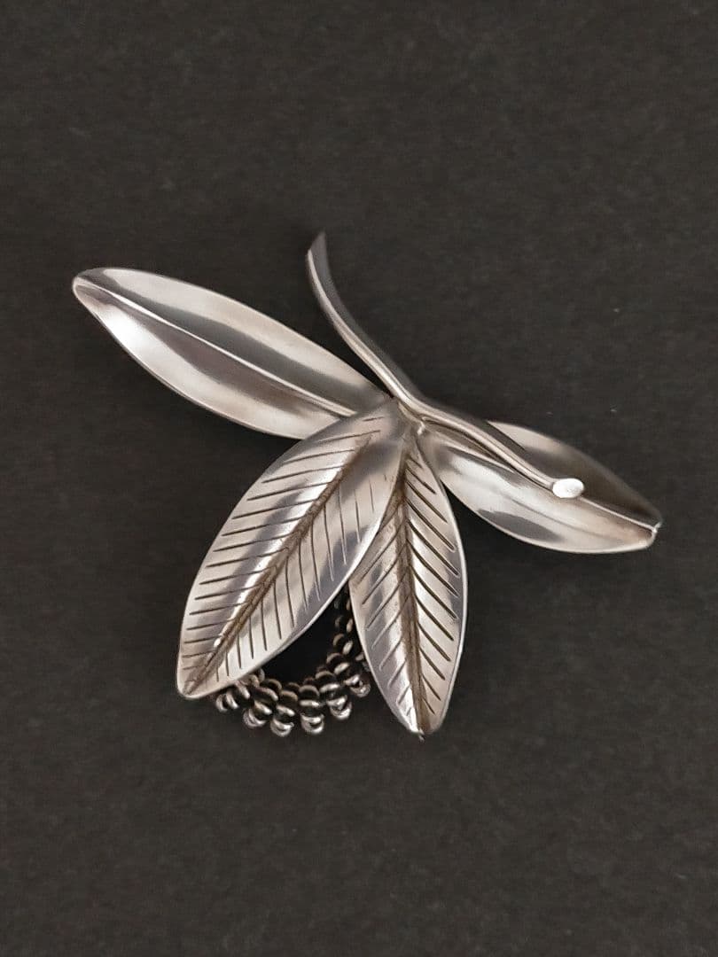 北欧ヴィンテージ　デンマーク Gertrude Engel ボタニカルブローチ