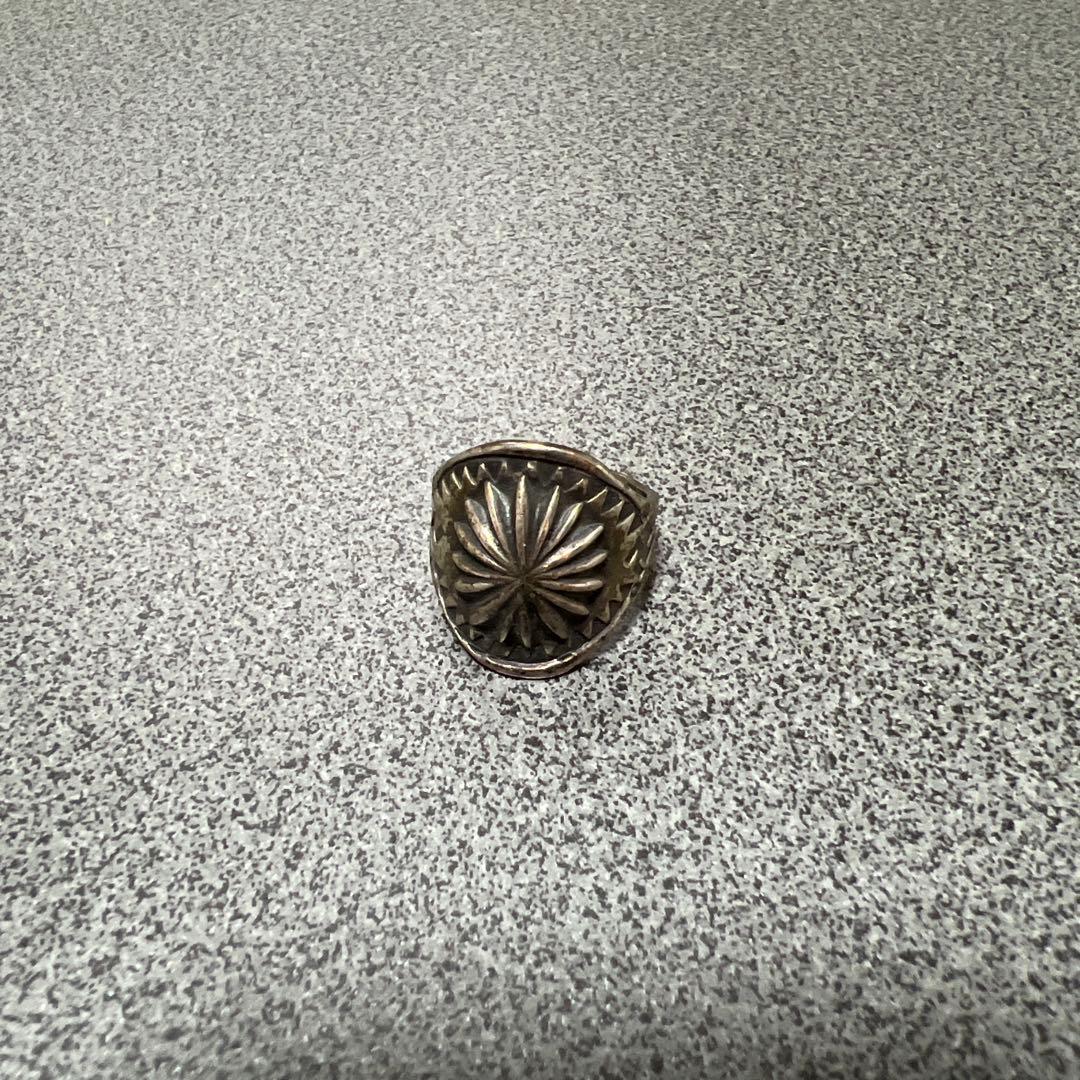 ラリースミスの指輪になります