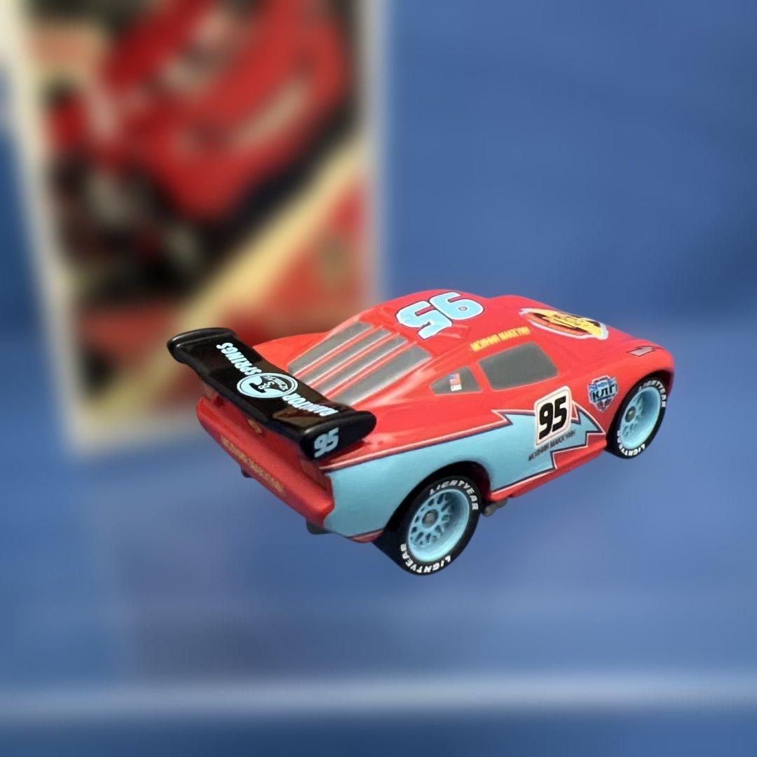 非売品 カーズトミカ ライトニング・マックイーン アイスレーサー