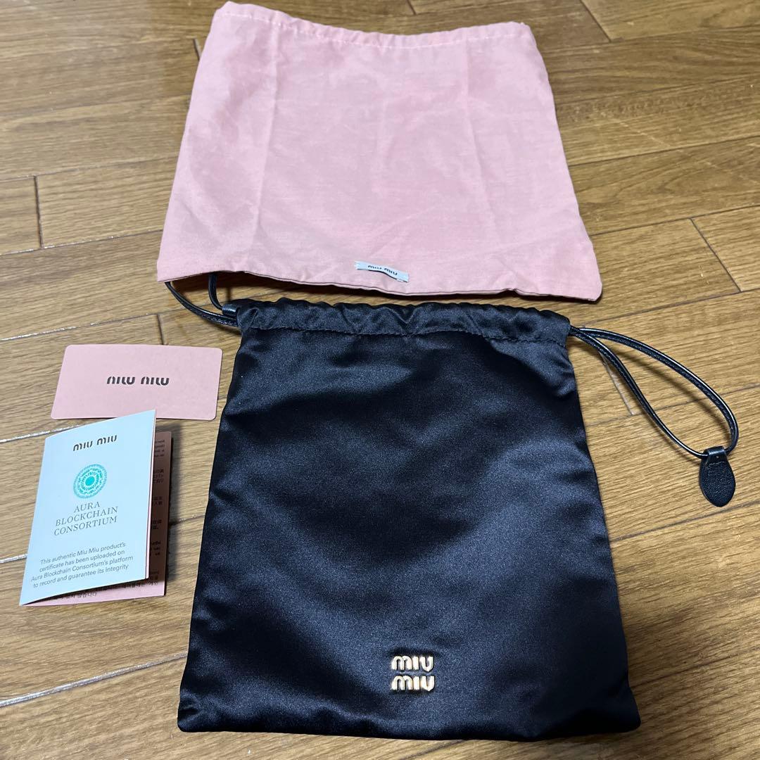 miu miu 黒 シルク 巾着ポーチ