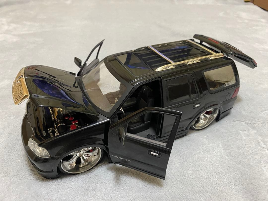 ミニカー Jada Toys 2003 LINCOLN NAVIGATOR 1/18