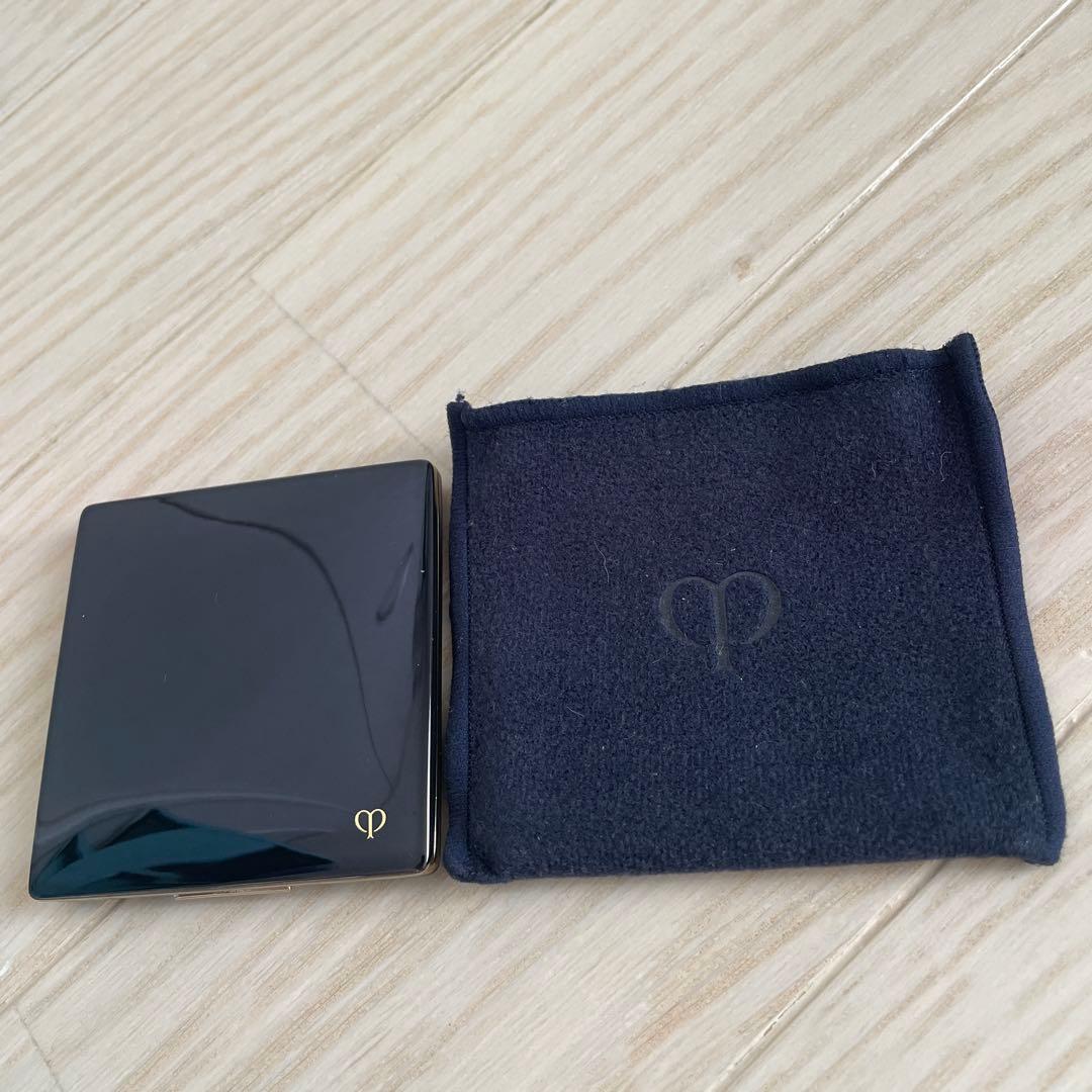 プードルコンパクトエサンシエルｎ　エレガントスリム　パフ2つ付き