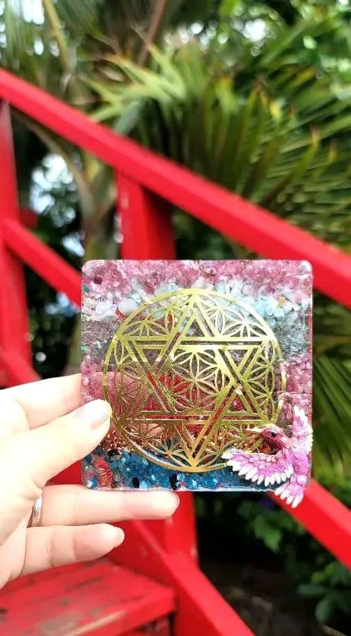 ハミングバード理想郷の鼓動オルゴナイトプレート ハミングバード 23cmスーププレート|WEDGWOOD公式オンラインストア