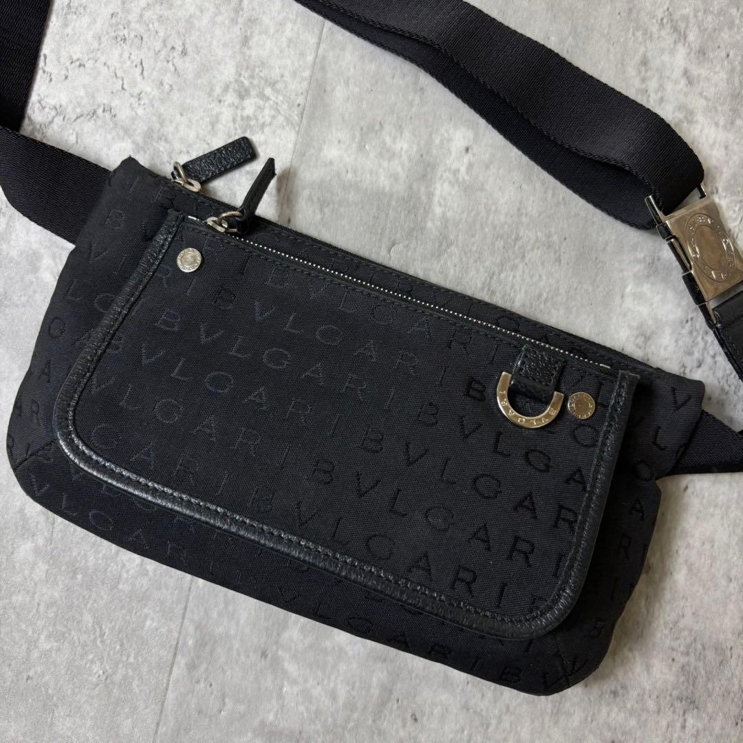 希少 BVLGARI ロゴマニア ボディバッグ 斜め掛け ブラック 黒