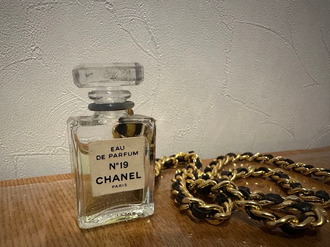 希少 CHANEL 香水ミニボトル ネックレス N°19 CHANEL シャネル No.19 パフュームボトル 香水 ネックレス ゴールド