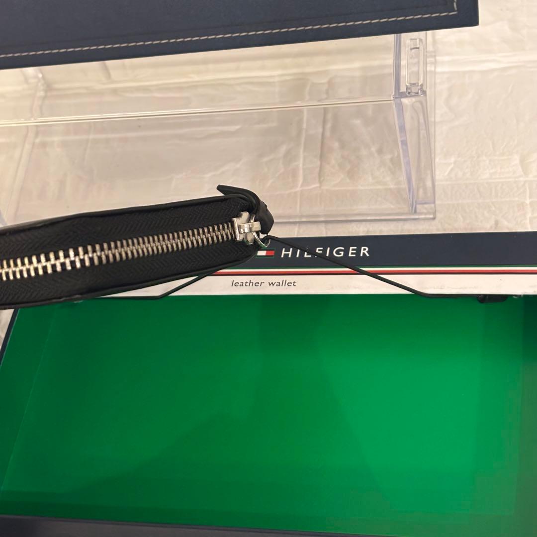 トミーヒルフィガー ロゴ ラウンドジップ 長財布 ブラック 箱付き