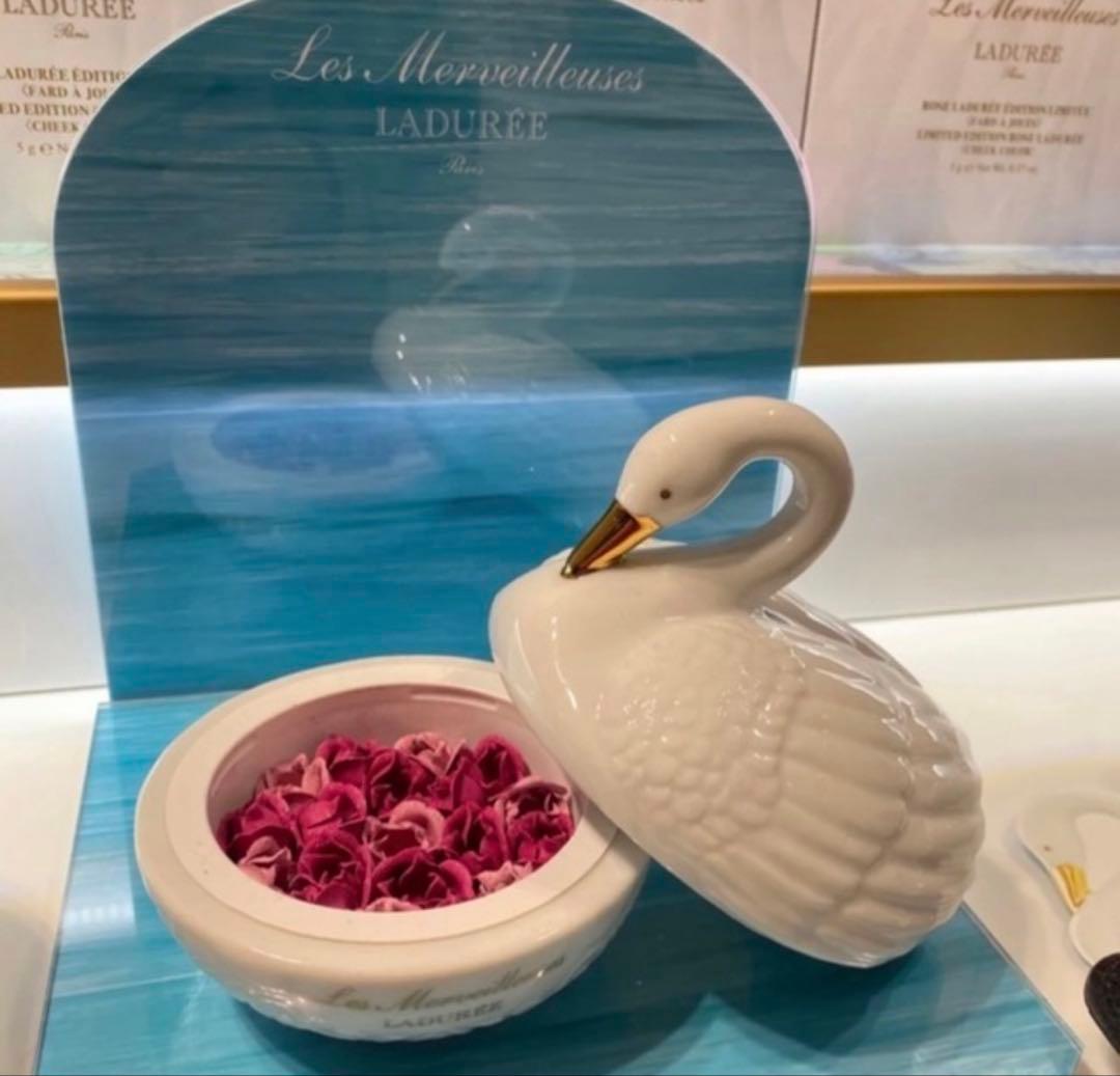 Ladureeラデュレ 白鳥 2019年限定 クリスマスコフレ 新品