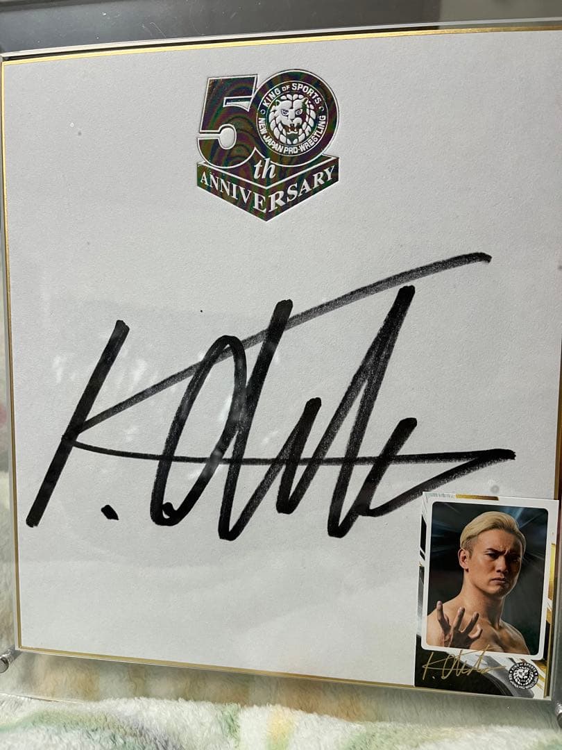 オカダ　カズチカ　サイン