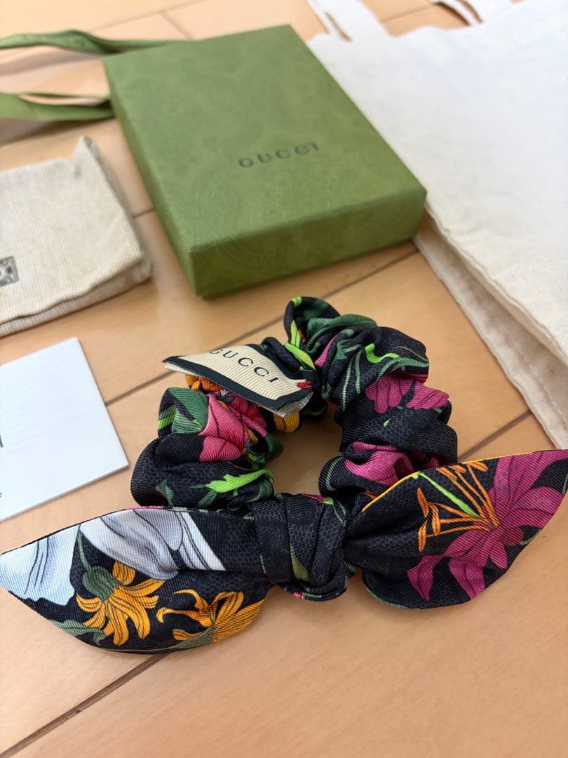 新品未使用☆GUCCI☆花柄シュシュ☆グッチ