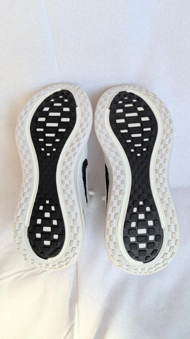 【美品】ナイキズームボメロプラス 白 26.5cm