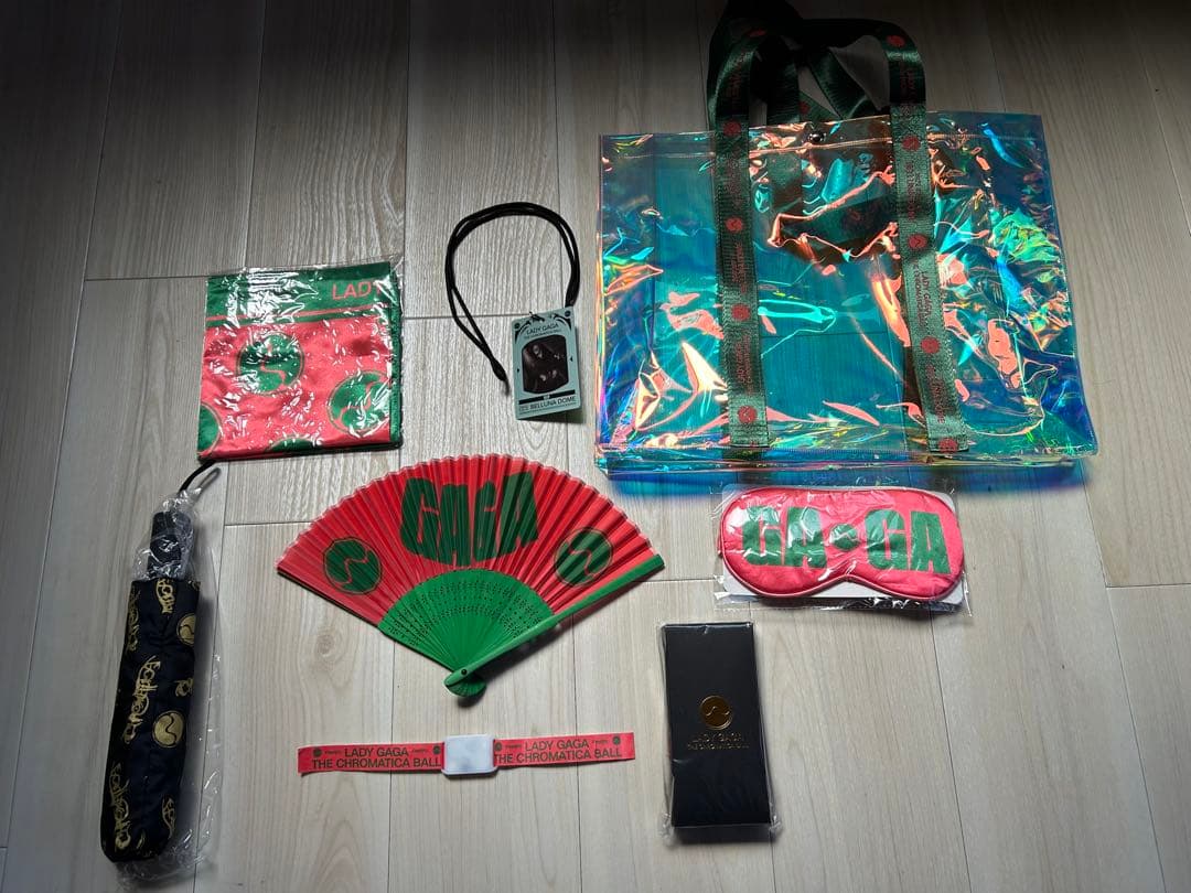 Lady Gagaクロマティカボール VIP席コンサートグッズ 非売品 - メルカリ