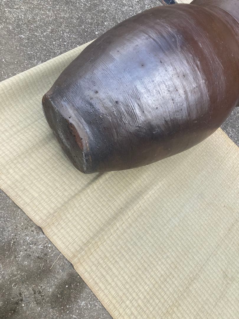 時代物 陶器の大型甕 古い壺 。茶褐色。和モダン 高さ64センチ - メルカリ