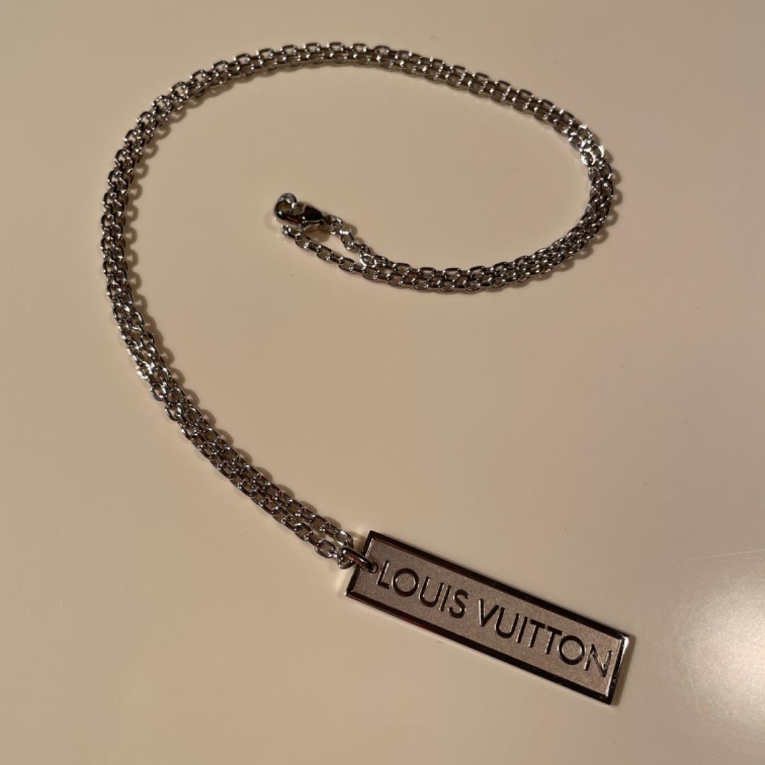 LOUIS VUITTON ホワイトゴールド ドッグタグプレートネックレス - メルカリ