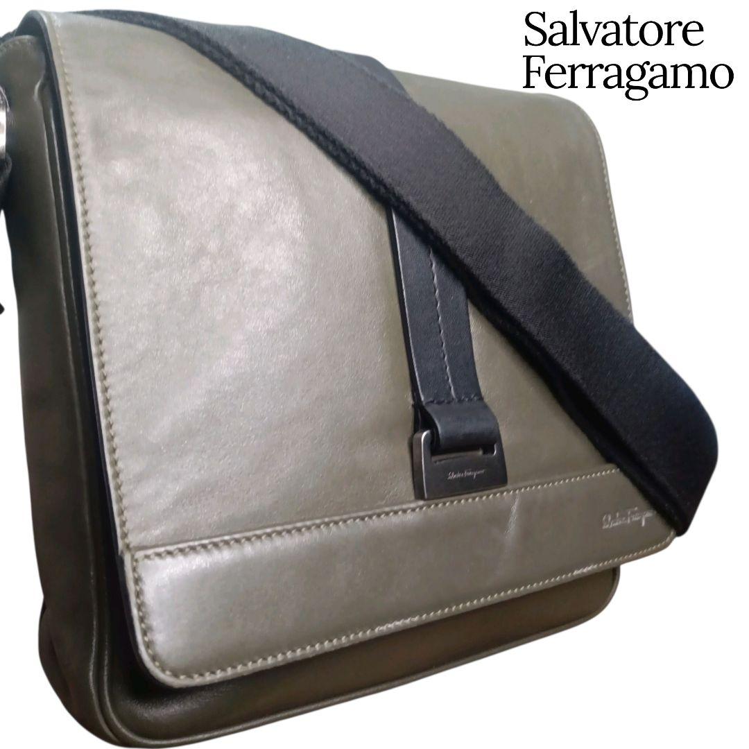 ✨Salvatore Ferragamo 羊革オールレザー メッセンジャーバッグ