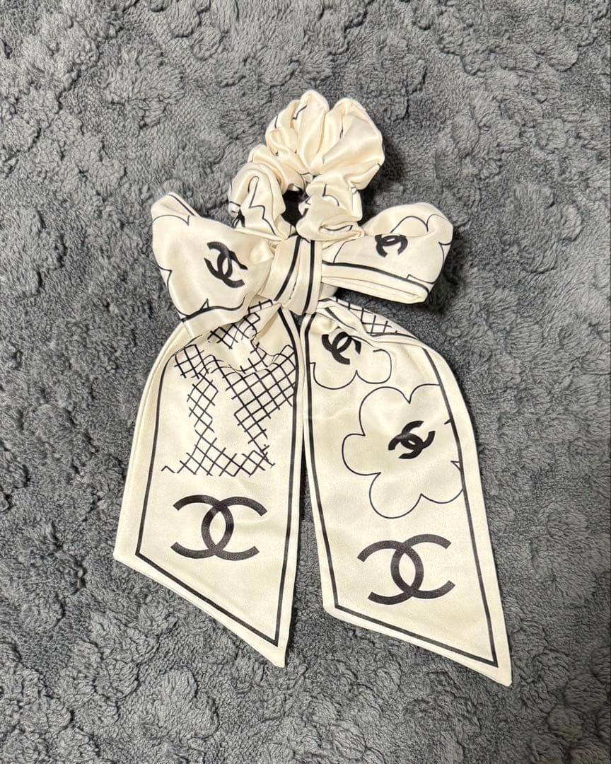 ノベルティ CHANEL リボンシュシュ ヘアアクセサリー ヘアゴム - メルカリ