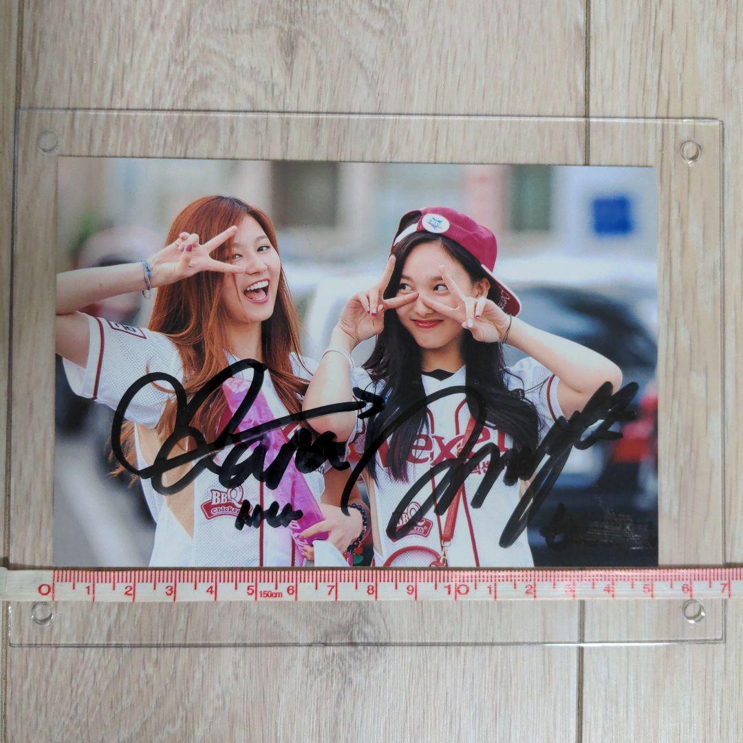 TWICE（サナ、ナヨン）直筆サイン入り写真 - メルカリ