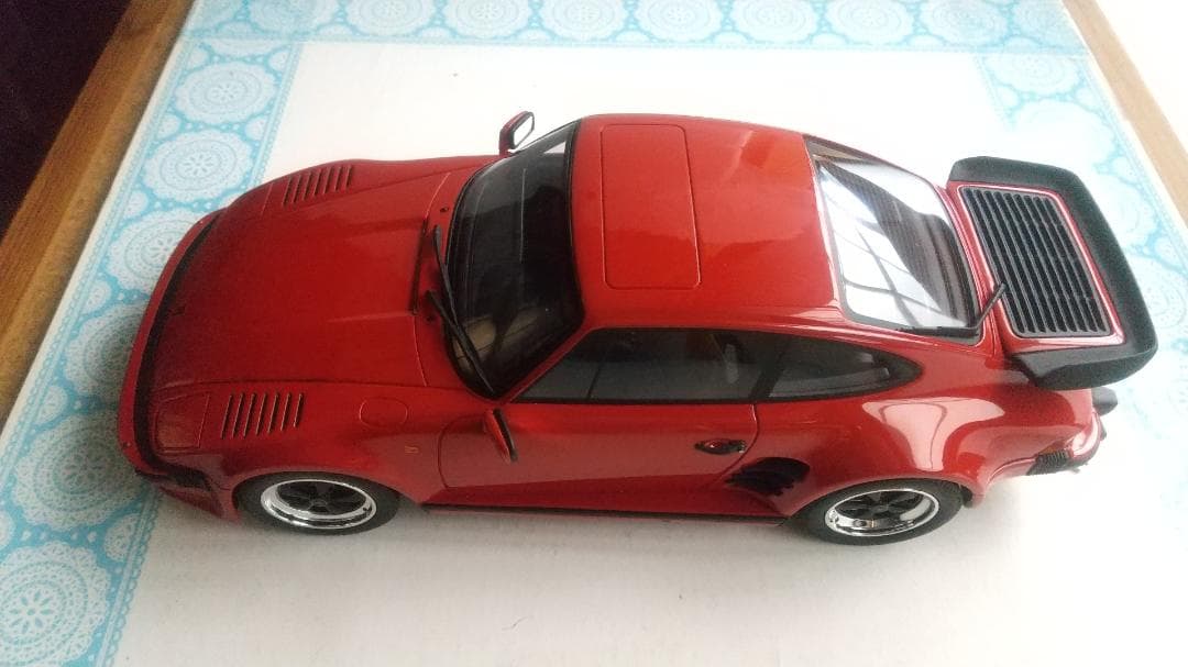 やまちゃん　1/18GT Porsche 911 Turbo ZM013