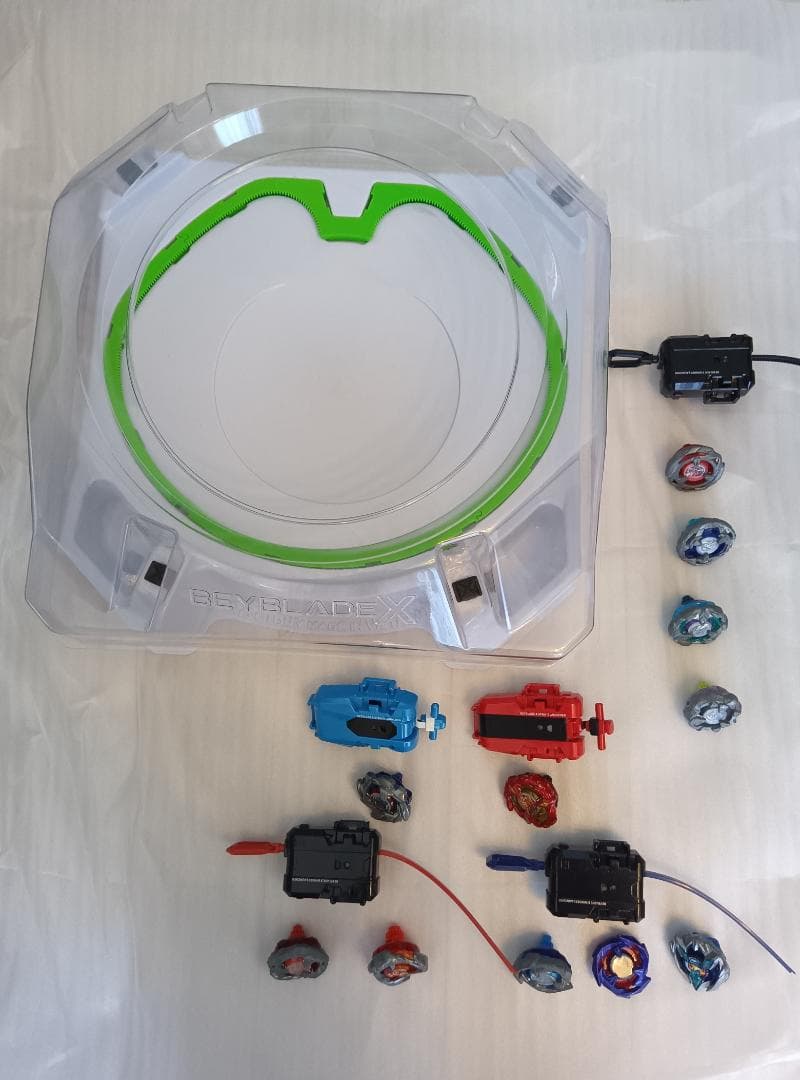 ベイブレードx 10個まとめ売り ランチャー＆スタジアム付き【送料込み】