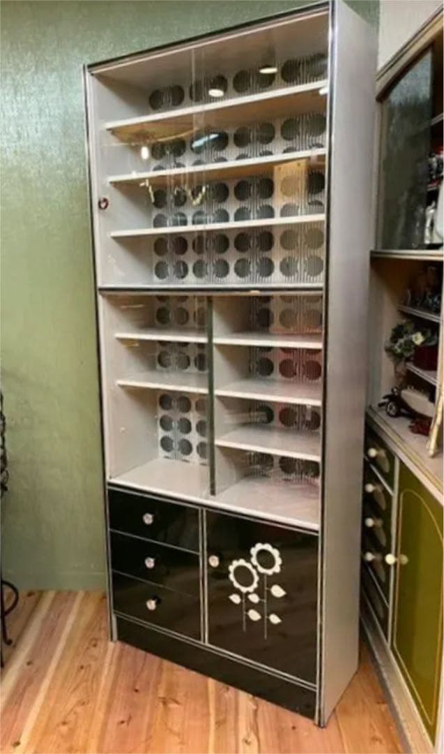 衣音⭐︎飾り棚 食器棚 昭和レトロ レトロポップ インテリア 当時物 食器棚 昭和レトロ レトロポップ オレンジ イエロー キャビネット 収納