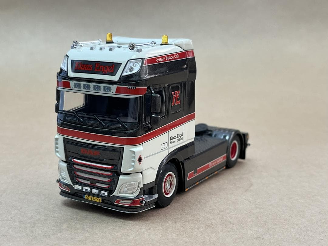 WSI DAF XF スーパースペースキャブ 1/50