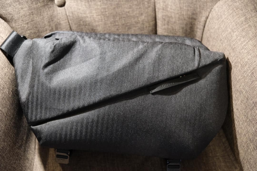 バッグ Radiant R0 Plus Sling Bag NIID