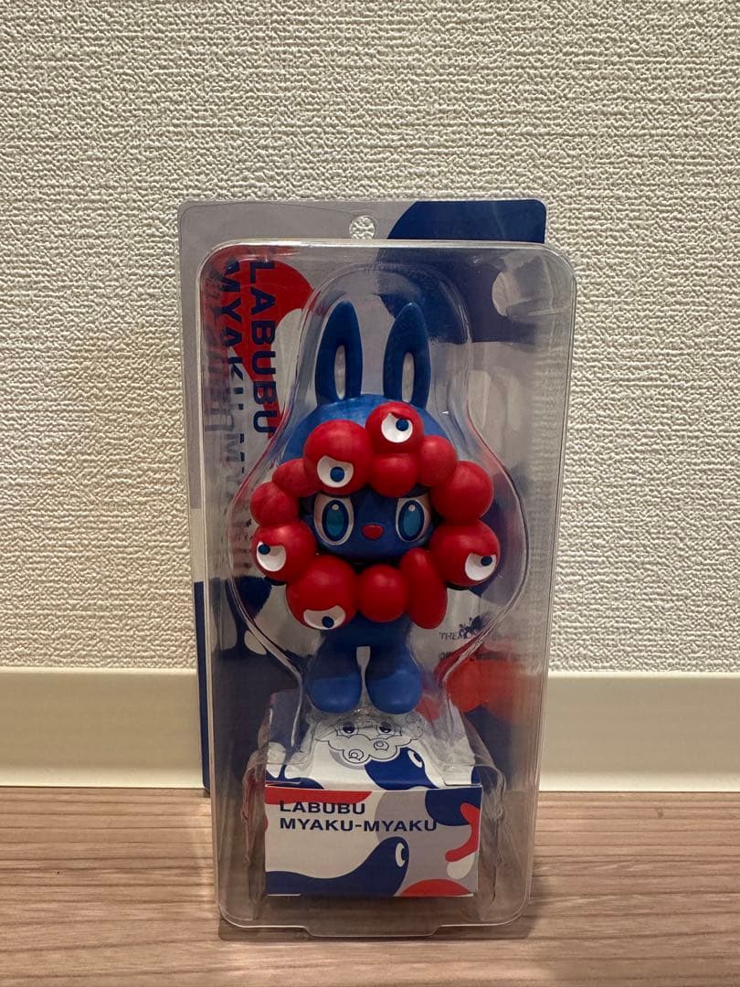 関西万博　LABUBU MYAKU-MYAKU ミャクミャク ラブブ フィギュア