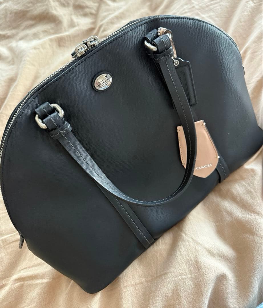 Coach コーチ　ブラック　レザー　バッグ　です♪