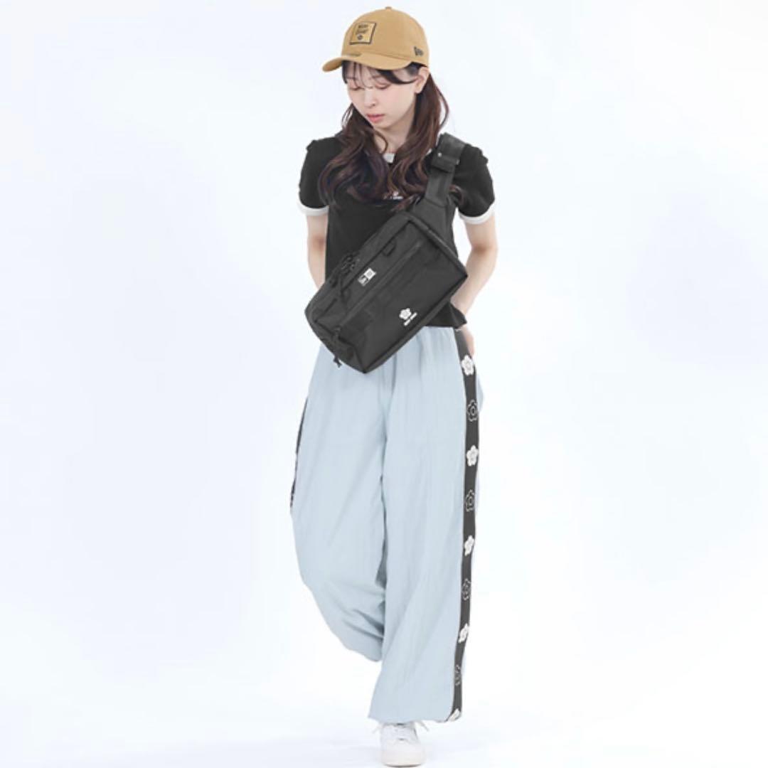 NEW ERA(R) × MARY QUANTスクエア ボディバッグ（ブラック） - メルカリ