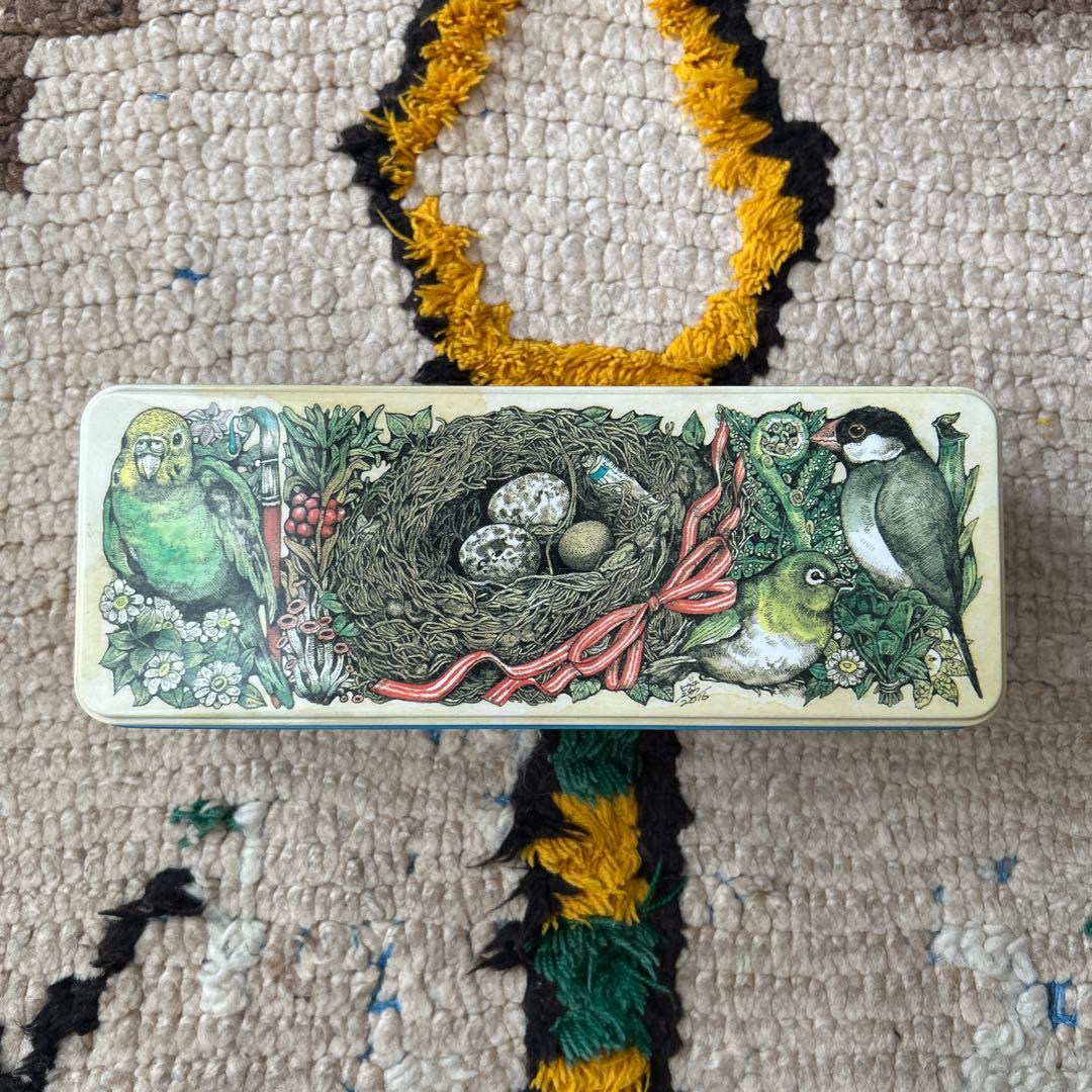 ヒグチユウコさんイラスト ホルベインブリキ缶