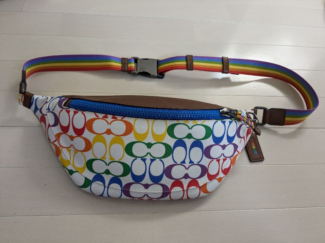 コーチ　ボディバック　レインボー　シグネチャー COACH（コーチ） 並行輸入 ショルダーバッグ レインボー シグネチャー